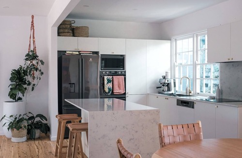 Merewether Heights House | Renovated Treetop Cottage only 5 minutes from Merewether Beach