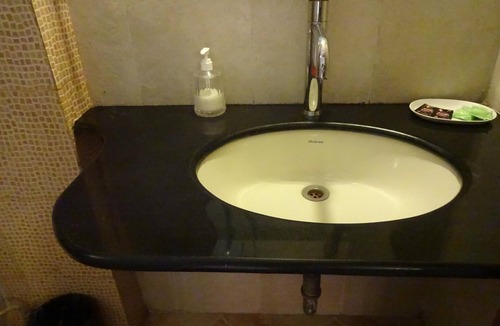 Gauravaddo Hotel | Renzo's Inn