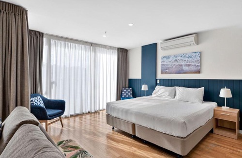 Torquay Apartment | Resort Studio 178 - Pool Access Walk to the Beach