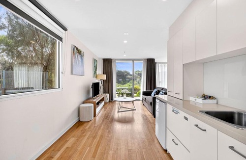 Torquay Apartment | Resort Studio 178 - Pool Access Walk to the Beach