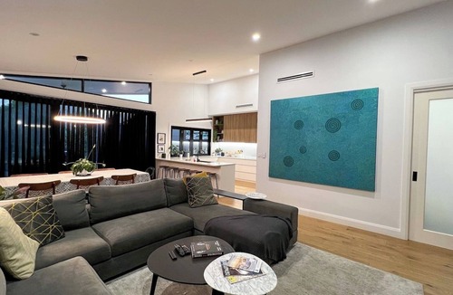 Wagga Wagga House | Resort Style Home - CBD Wagga
