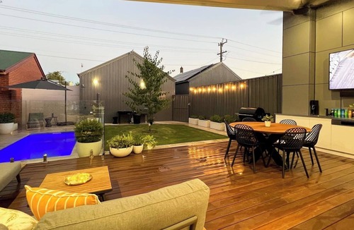 Wagga Wagga House | Resort Style Home - CBD Wagga
