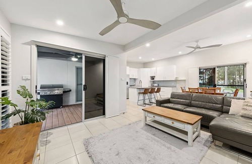 Cessnock House | Resort Style Home with Plunge Pool