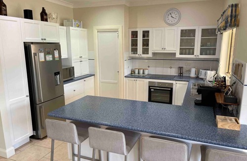 Central Mudgee House | Resort style villa with pool “Rest Easy Mudgee”