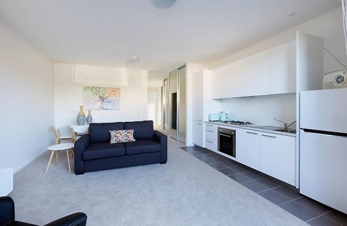 Belmont Apartment | Rest Stop Belmont
