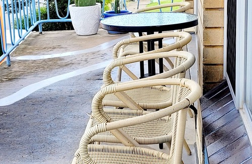 Port Macquarie Apartment | Retro Metro - great location, walk to town and main beach!