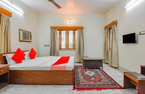 City Center Hotel | Retro Residency