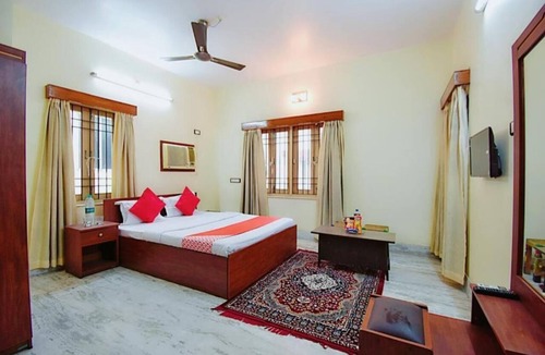 City Center Hotel | Retro Residency