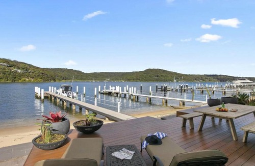 Booker Bay House | Riptides Booker Bay -Waterfront apartment, walk to shops & cafes