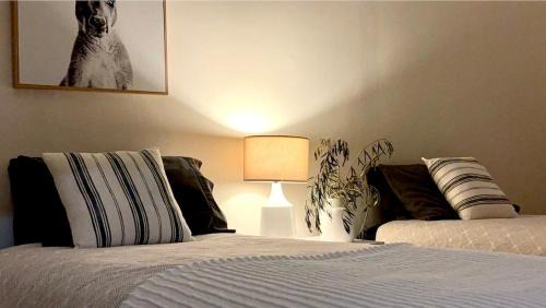 Darlington Point Apartment | Rivadestra Guest House Sleeps 6