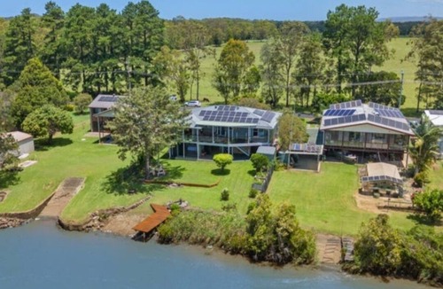 Northern Rivers House | River house escape - pet friendly!