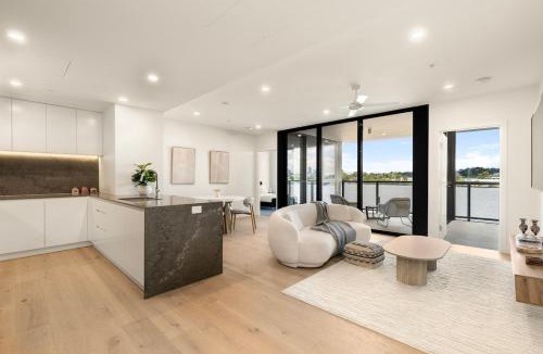Eagle Farm Apartment | Riverfront Luxe 2Bed Pool Parking