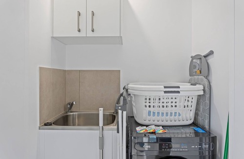 Murrumba Downs House | Riverside 3-Bed Home with Study Nook and BBQ