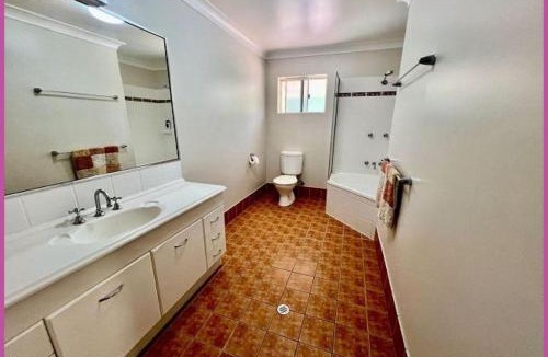 Douglas Apartment | Riverside Boulevard 13-151 close to HOSPITAL
