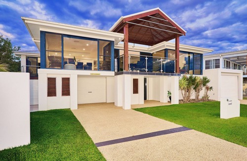 Port Macquarie House | Riverside Luxury : 4 BR, 2 BA House in Port Macquarie , Sleeps 8