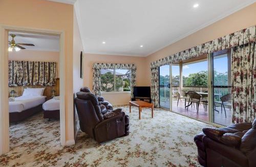 Merimbula House | Robyn's Nest Lakeside Resort