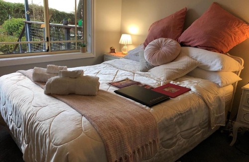 Orange East House | Rocky Rest