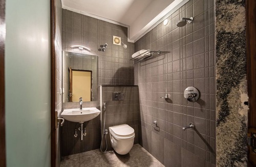 Kalapettai Hotel | Rolling space