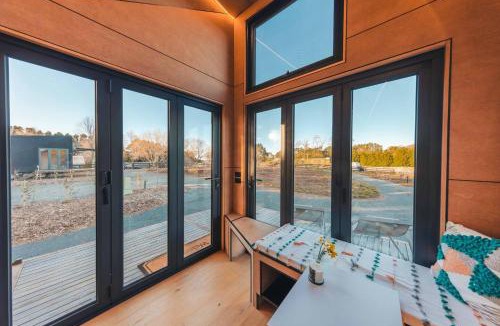 Glenquarry Villa | Romantic luxury tiny home in an idyllic setting