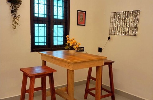 Kalapettai House | Romantic Studio for couples, 5 km WhiteTown Side VELA