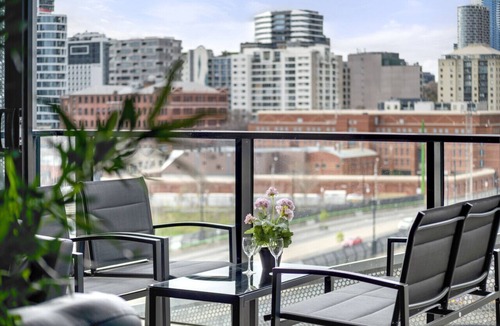 Docklands Apartment | Rooftop Pool 2BR Apt at Marvel Stadium with Free Parking