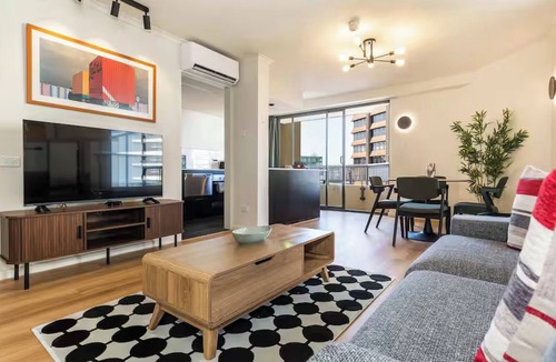 Darlinghurst Apartment | Rooftop Pool & Hyde Park Views: Renovated 14th Floor 1BR: CBD walk, gym, sauna