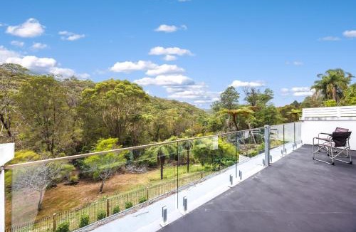 East Killara House | Room with Scenic Bush Views, Tranquility, Central Location