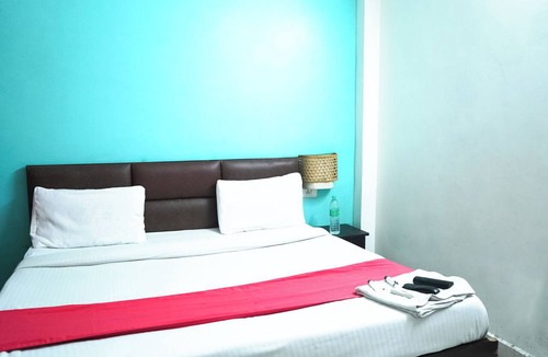 Sainik Farm Hotel | Roomshala Hotel KD Plazav