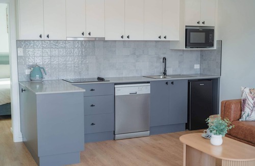Dubbo Apartment | Ropa Premium Suite - Luxe Stay in Dubbo