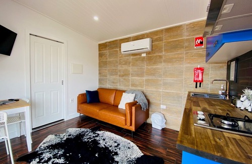Grattai Cabin | Rose Quartz - Scenic outdoor bath ideal for a romantic couples weekend!