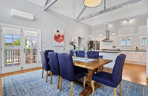 Bathurst House | Roseberne Cottage, Luxury in the CBD!