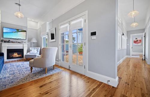 Bathurst House | Roseberne Cottage, Luxury in the CBD!
