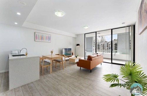 Rosebery Apartment | Rosebery 2BR Apartment: Free Parking & CBD Access