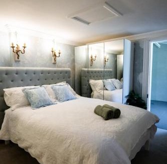 Bathurst House | Rosewood Terrace