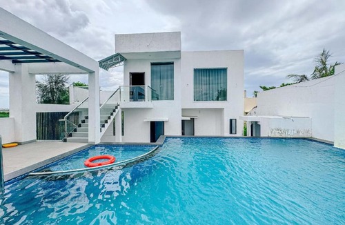 Vadanemelli Hotel | Royal Vista resort