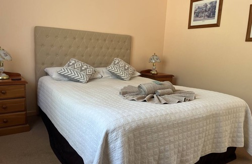 Rubyvale Hotel | Rubyvale Motel & Holiday Units - An Adults Only Getaway