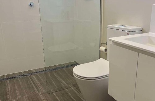 Temora House | Runway 27 Getaway - Private Room and Ensuite With Shared Kitchen and Dining