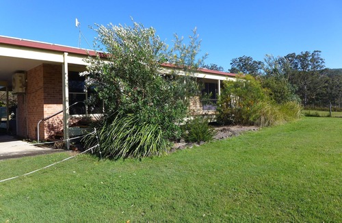 Mount George Cottage | Rural Ambience with Netflix. Two bedrooms / Breakfast incl / Kitchen. Sleeps 4.
