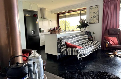 Talunga House | Rural Escape, Open Fire, WiFi & Scenic Views