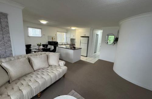 South Brisbane Apartment | Russell Place Spacious 2BR Apartment Balcony&Garag