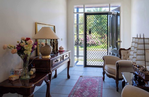 Labertouche House | Rustic Winery Villa | King Bed Room1 with En-Suite