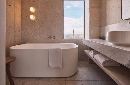 Chinatown Hotel | Rydges Melbourne