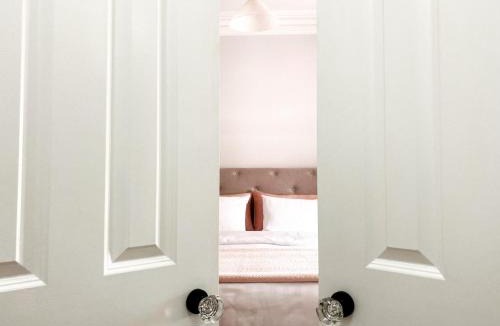 Geelong West House | Saint Brides - Steps to Pako
