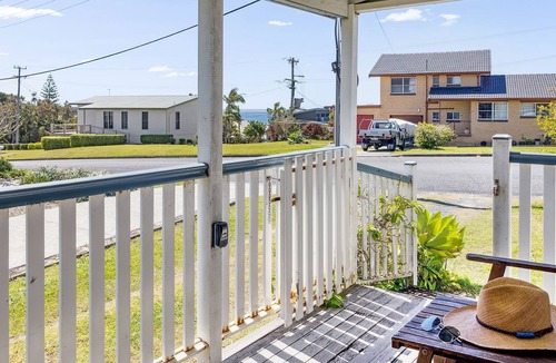 Angourie House | Salt Shack - Surfers dream - Holiday Yamba