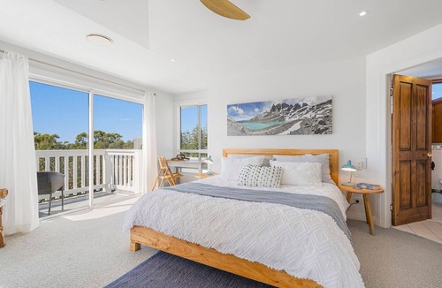 Dunbogan House | Salt Spray - Multi Room - 1, 2 or 4 bedrooms available