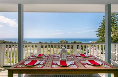 Killcare House | Salty Air Beachside Cottage by HolidayCo.