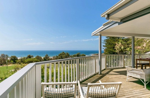 Killcare House | Salty Air Beachside Cottage by HolidayCo.