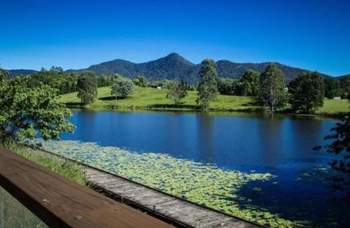 Mount Samson Villa | Samford Lakes Rural Accommodation