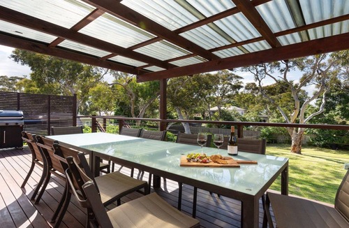 Callala Beach House | Sandcastles – 440 m stroll to Jervis Bay