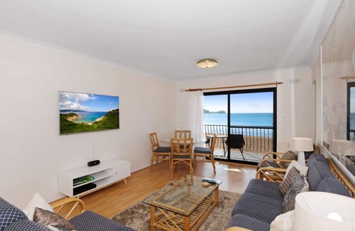 Avoca Beach Apartment | Sandy Cheeks - Sunny Beachfront Location